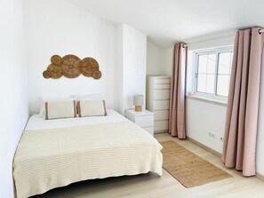 8 bedrooms, iron/ironing board, free WiFi, bed sheets - Villa das Oliveiras (Grândola)