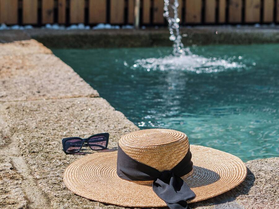 Outdoor pool, pool loungers