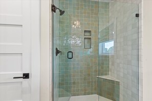 Douche, serviettes fournies