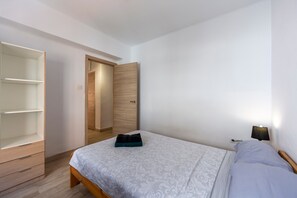 3 bedrooms, WiFi, bed sheets