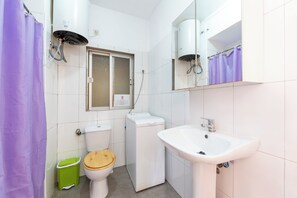 Douche, serviettes fournies