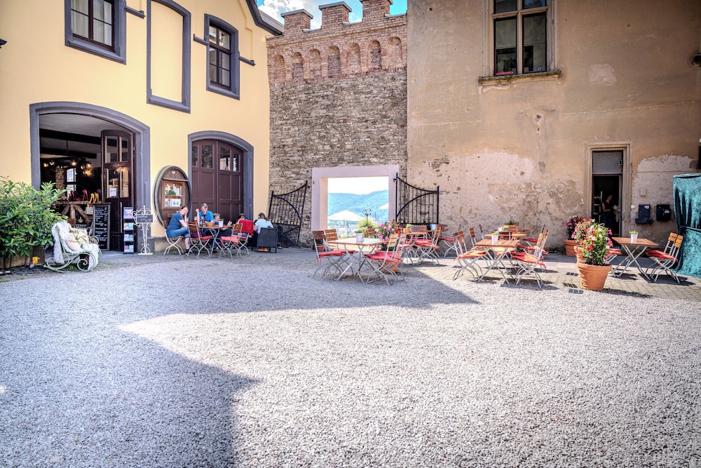 Arenfels Castle by null