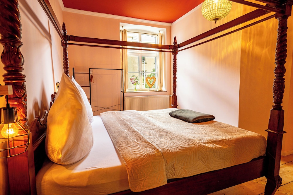 Arenfels Castle by null