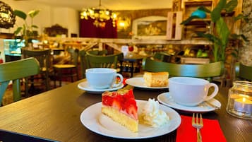 Päivittäinen buffetaamiainen (17.9 EUR per henkilö)