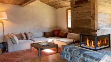 Télévision, cheminée