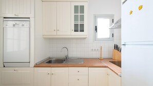 Private kitchen - Beachfront House in Las Palmas With Sea Views (Las Palmas de Gran Canaria)