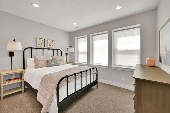 4 bedrooms, desk, iron/ironing board, travel cot
