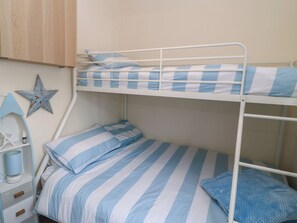 2 bedrooms, individually decorated, individually furnished, free WiFi - Claire Cottage (Swanage)