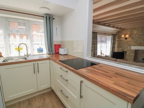 Cookware/dishes/utensils - Claire Cottage (Swanage)