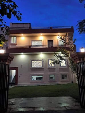 Exterior - Virasat Holiday Home 🏡 5 Bedrooms – Serene Stay Amidst Nature & Royal Culture (Jodhpur)