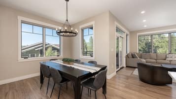 Condo, 2 Bedrooms | Interior