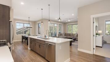 Condo, 2 Bedrooms | Interior