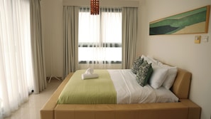 3 bedrooms, iron/ironing board, WiFi, bed sheets - Luxury 3BR Villa with Majlis, Marina & Mountain View, Sleeps 9, Al Dana Villa (Fujairah)