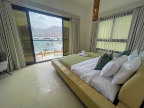 Room - Luxury 3BR Villa with Majlis, Marina & Mountain View, Sleeps 9, Al Dana Villa (Fujairah)