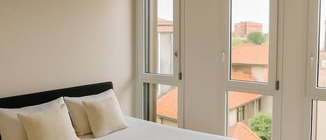 1 多间卧室、熨斗/熨衣板、WiFi、床单