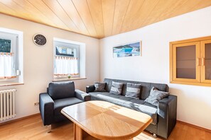 Fernseher, Tischtennisplatte
