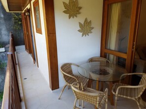 Outdoor dining - Family apartment - Centrinho (J Elizabete Campos do Jordão)