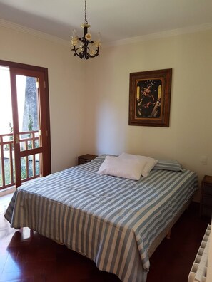 3 makuuhuonetta, silitysrauta/-lauta, Wi-Fi, vuodevaatteet