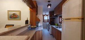 Private kitchen - Family apartment - Centrinho (J Elizabete Campos do Jordão)