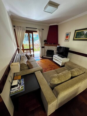 Living area - Triple apartment - Centrinho (J Elizabete Campos do Jordão)