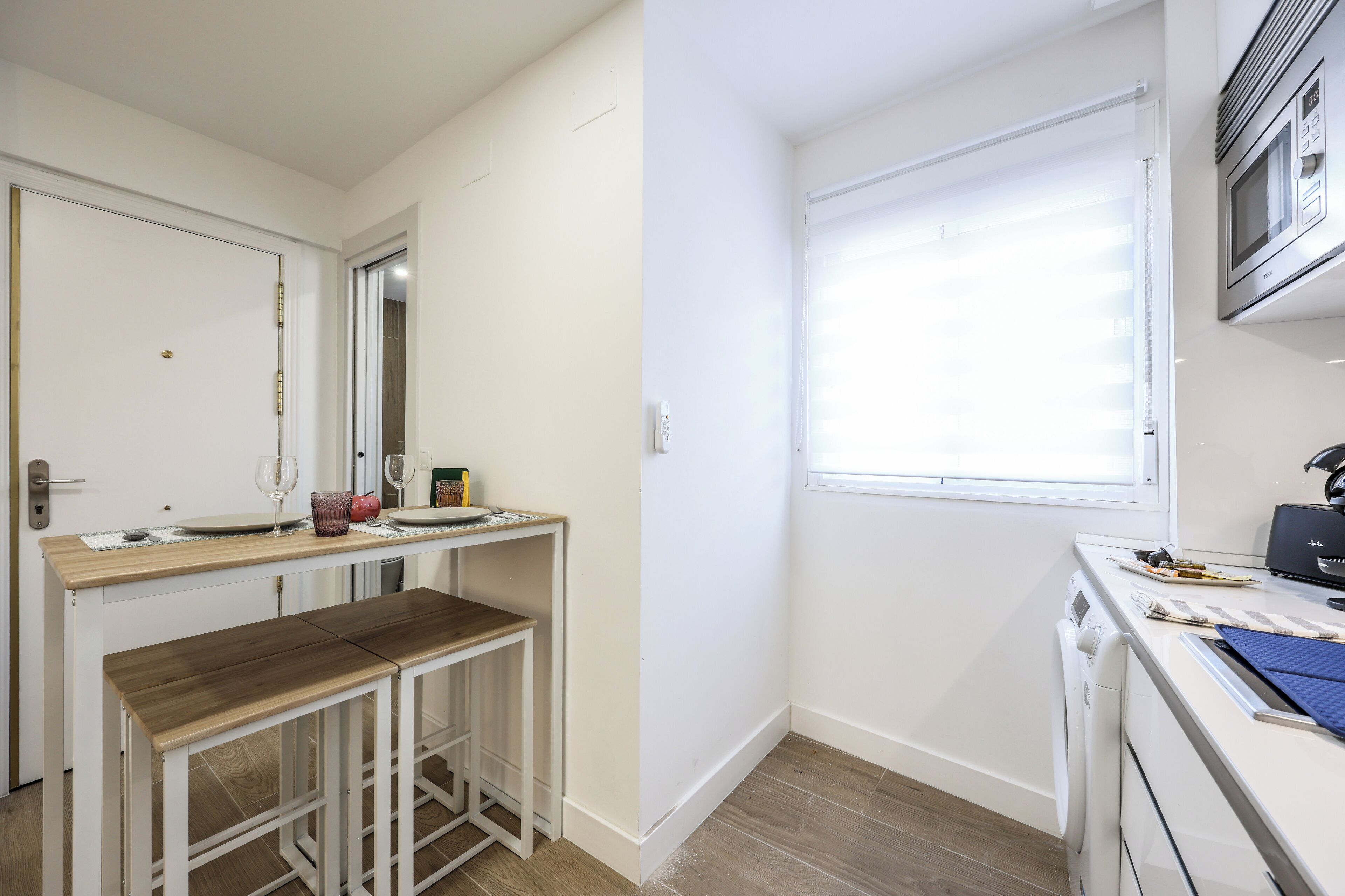 Microwave, dishwasher