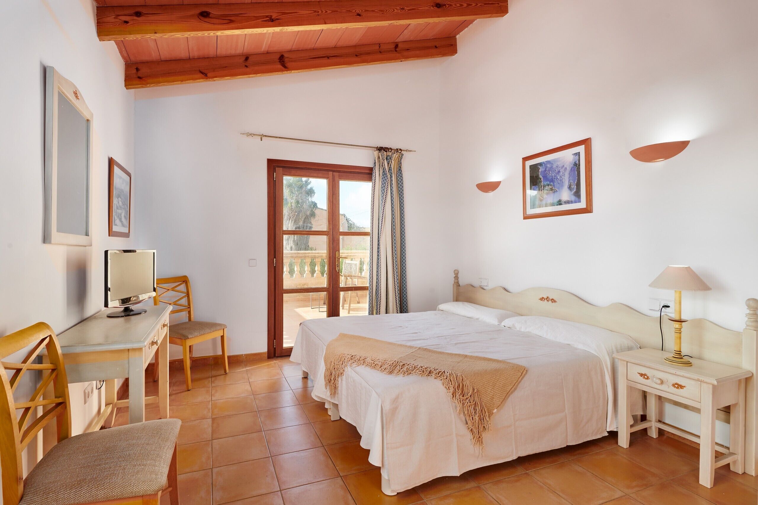 5 chambres, fer et planche à repasser, Wi-Fi, draps fournis