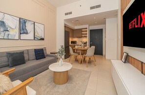 Living area - Chic 1BR Burj Crown Boulevard View (Dubai)