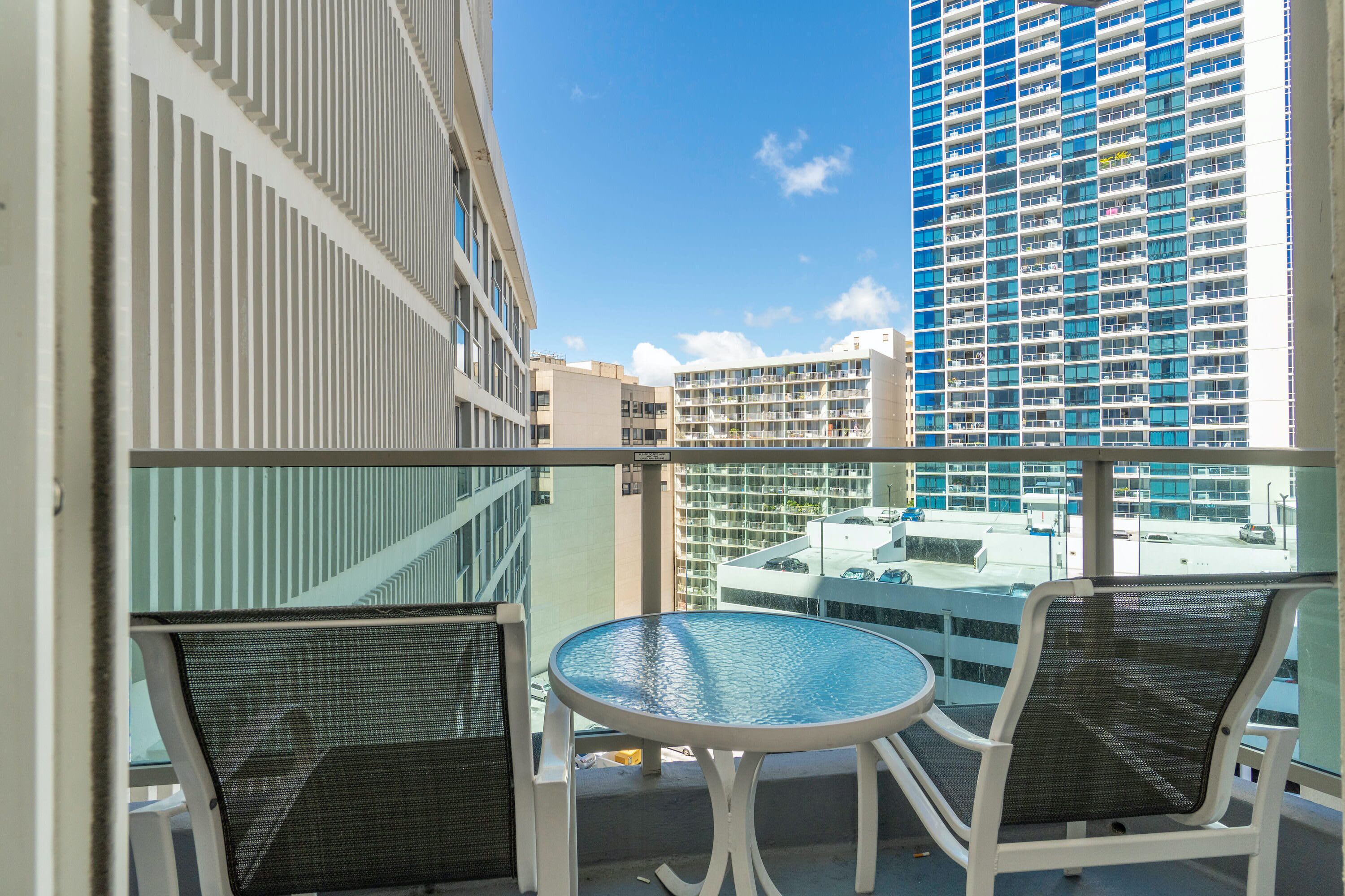 Room, 1 Queen Bed, Patio (Ala Moana #1132) | Outdoor dining