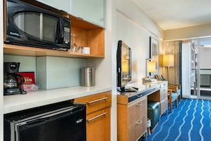 Room, 1 Queen Bed, Patio (Ala Moana #1132) | Private kitchen | Mini-fridge, microwave, coffee/tea maker