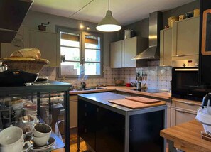 Refrigerador, microondas, horno, placa de cocina