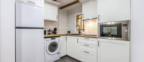 Kühlschrank, Mikrowelle, Geschirrspüler