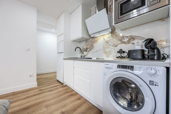 Microwave, dishwasher