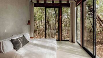 8 bedrooms, WiFi, bed sheets