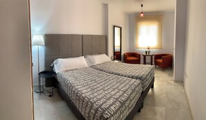 4 Schlafzimmer, Bügeleisen/Bügelbrett, kostenloses WLAN, Bettwäsche