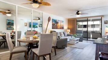 Condo, Multiple Beds, Balcony, Pool View (WSV 117) | Dining