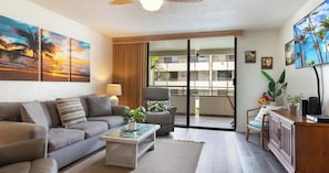 Condo, Multiple Beds, Balcony, Pool View (WSV 117) | Living area