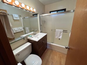 Douche, serviettes fournies