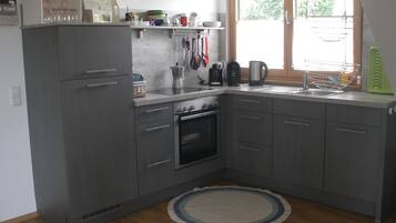 Kühlschrank, Ofen, Herdplatte, Geschirrspüler