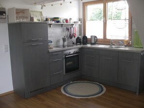 Fridge, oven, stovetop, dishwasher