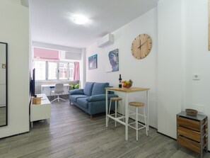 House | Dining - Apartment in Las Palmas Near Playa de Las Canteras (Las Palmas de Gran Canaria)