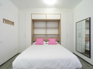 1 間睡房、熨斗/熨衫板