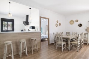 Dining - Apartment 'Arroyuelo' with Mountain Views, Wi-Fi and Air Conditioning (Prado del Rey)