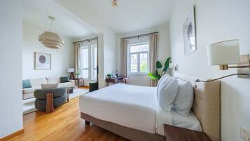 Een strijkplank/strijkijzer, gratis wifi, beddengoed