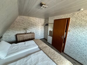 1 bedroom, WiFi, bed sheets