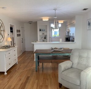 TV connectée, cheminée, lecteur de DVD