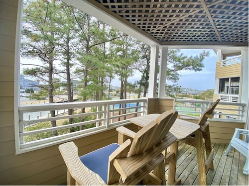 LAZY DAYS - A PIRATE'S COVE GETAWAY