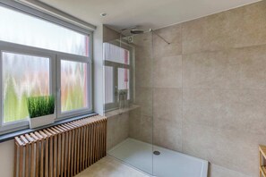 Hair dryer, towels - Superior One-Bedroom with Terrace Mas B-21 (Brussels)