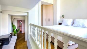 Een strijkplank/strijkijzer, gratis wifi, beddengoed