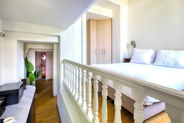 Iron/ironing board, free WiFi, bed sheets - Double Room- C-02 - Studio Apartment, Sleeps 2 (Brussels)