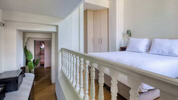 Een strijkplank/strijkijzer, gratis wifi, beddengoed